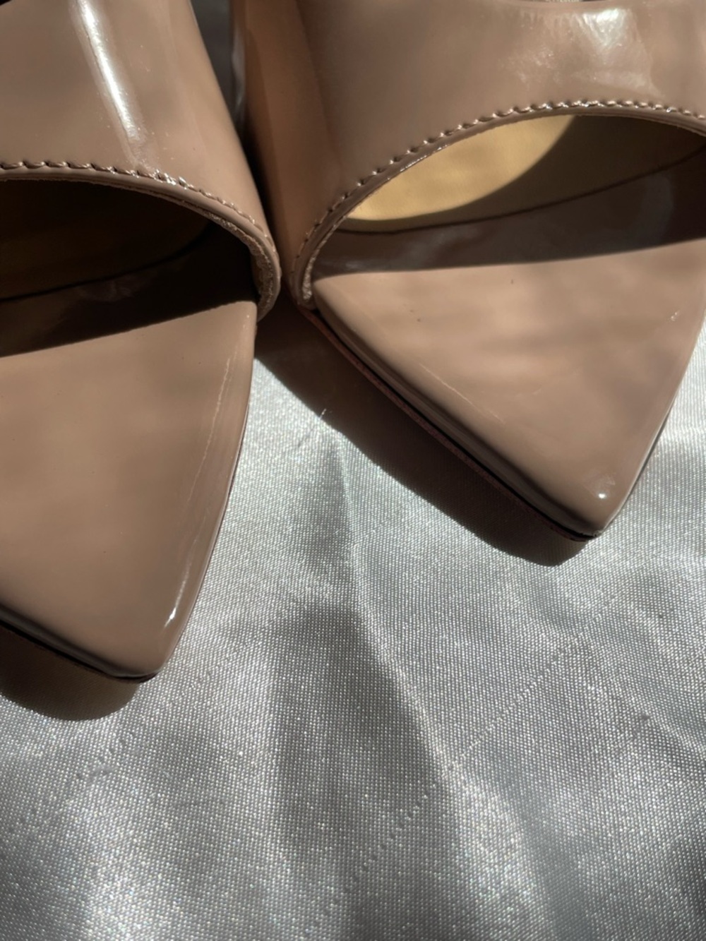 Tony Bianco MALIBU Mule - CREME HI SHINE color - Picture 8 of 8